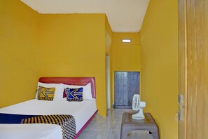 ダブルルーム | デスク、ノートパソコン用作業スペース、WiFi (無料)、ベッドシーツ