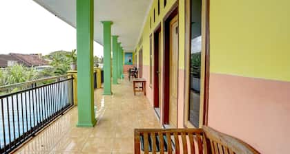 SPOT ON 92827 Anisah Adil Homestay SyariahNearsmart Kampung Desa Pakistaji