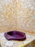 Habitación doble | Baño | Ducha y toallas