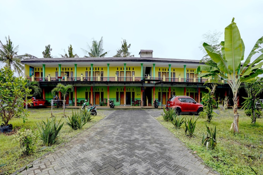SPOT ON 92827 Anisah Adil Homestay SyariahNearsmart Kampung Desa Pakistaji image