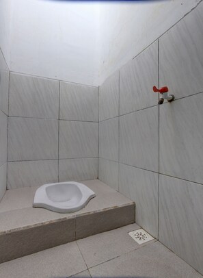 Single Room | Bathroom - Hotel O Galih Kost 1 Syariah (Purwodadi)