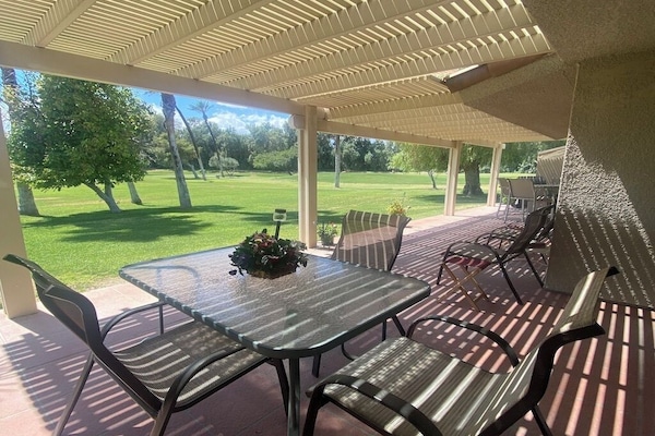 屋外ダイニングエリア