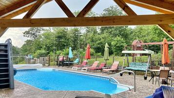 Alberca al aire libre y alberca climatizada