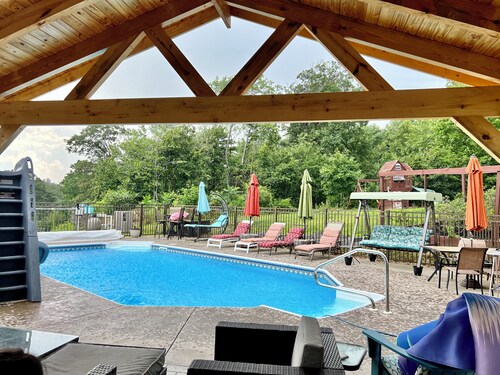 Family & pet-friendly, peaceful rural escape. Hiking nearby.