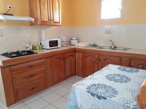 Mikrowelle, Ofen, Kochgeschirr/Geschirr/Besteck