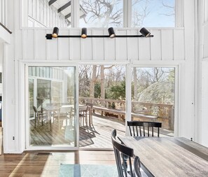 Dining - Sunny East Hampton architectural gem with Pool and Hot tub, minutes to beach (East Hampton)