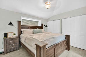 3 dormitoris, planxa i posts de planxar i un bressol de viatge