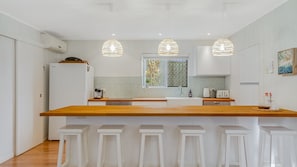 Fridge, microwave, stovetop, dishwasher