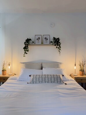 3 habitaciones, tabla de planchar con plancha, wifi y ropa de cama 