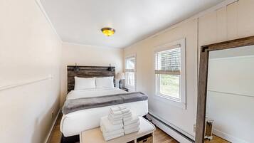 1 bedroom, internet, bed sheets