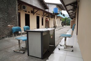 Reception - Hotel O Penginapan Raja (Sukabumi)