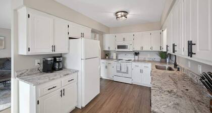 Renovated! 3BR 1.5BA King Beds! Mid term Rental ok