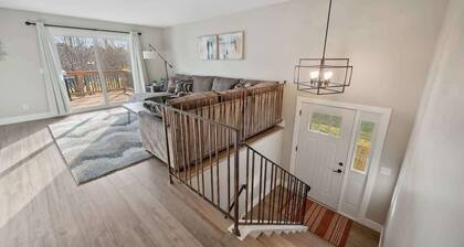 Renovated! 3BR 1.5BA King Beds! Mid term Rental ok