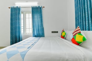 2 bedrooms, iron/ironing board, WiFi, bed sheets - 2-bedroom service apartment on upstairs   with AC comfort (Ernakulam)