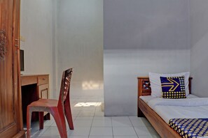 Bed sheets - SPOT ON 92834 Wisma Dira Tiara Syariah (Bandar Lampung)