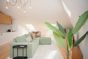 TV, offices - Liiiving in Porto - Cedofeita Green Terrace (Porto)