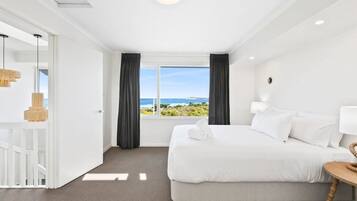 5 bedrooms, desk, iron/ironing board, WiFi