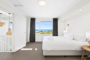 5 bedrooms, desk, iron/ironing board, WiFi