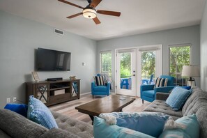 Smart TV, fireplace