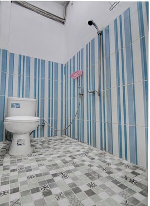 Deluxe tweepersoonskamer | Badkamer | Een douche, zeep