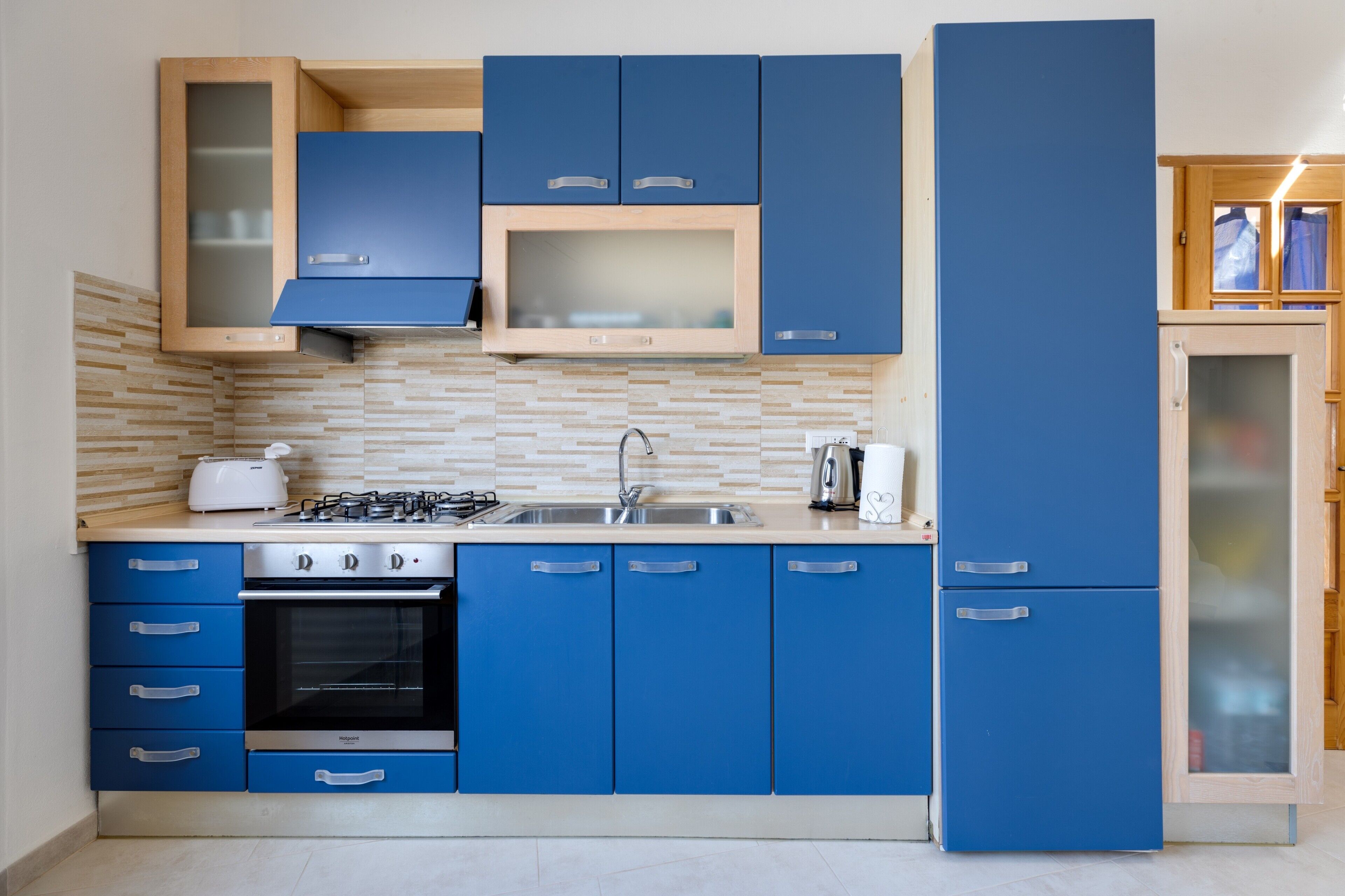 冰箱、烤箱、炉灶、电热水壶