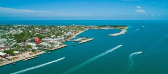 La Brisa: Discover Paradise, Exquisite Canal Front Home on Little Torch Key, Dockage & Dog-Friendly!