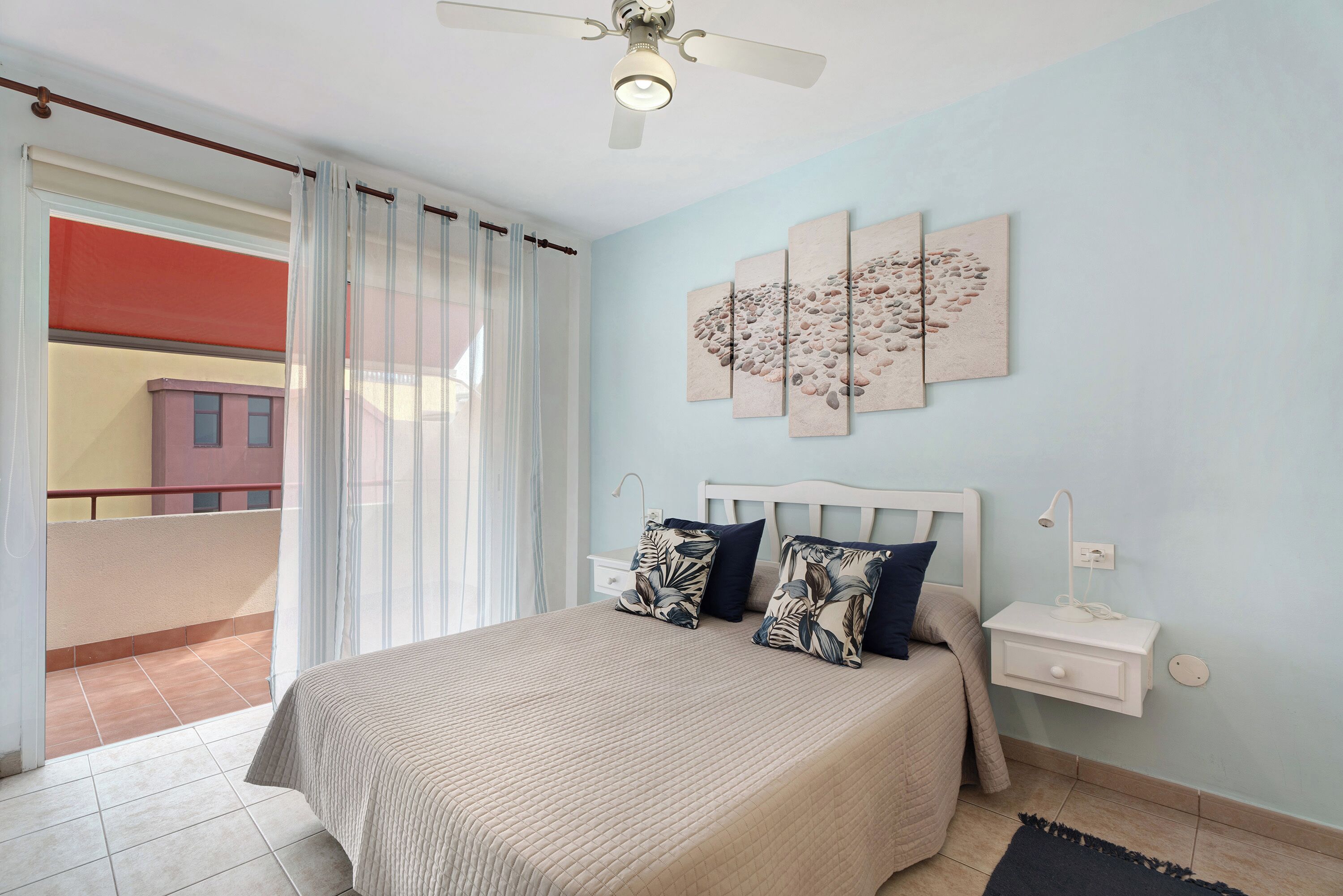 1 dormitorio, tabla de planchar con plancha, wifi gratis y ropa de cama