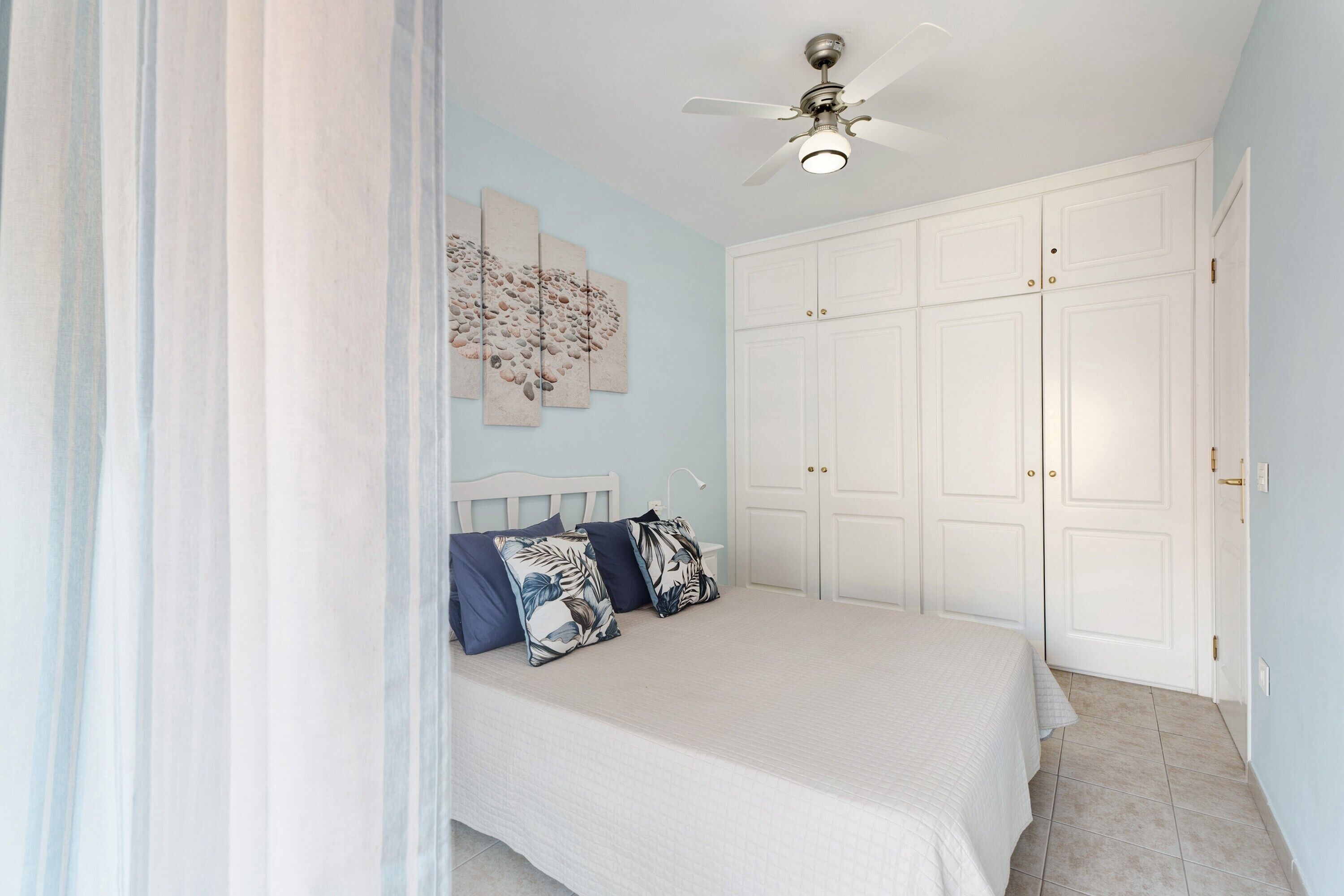 1 室のベッドルーム、アイロン / アイロン台、WiFi (無料)、ベッドシーツ