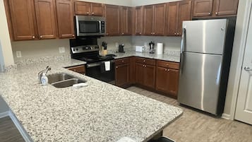 冰箱、微波炉、茶具/咖啡用具、厨具/餐具