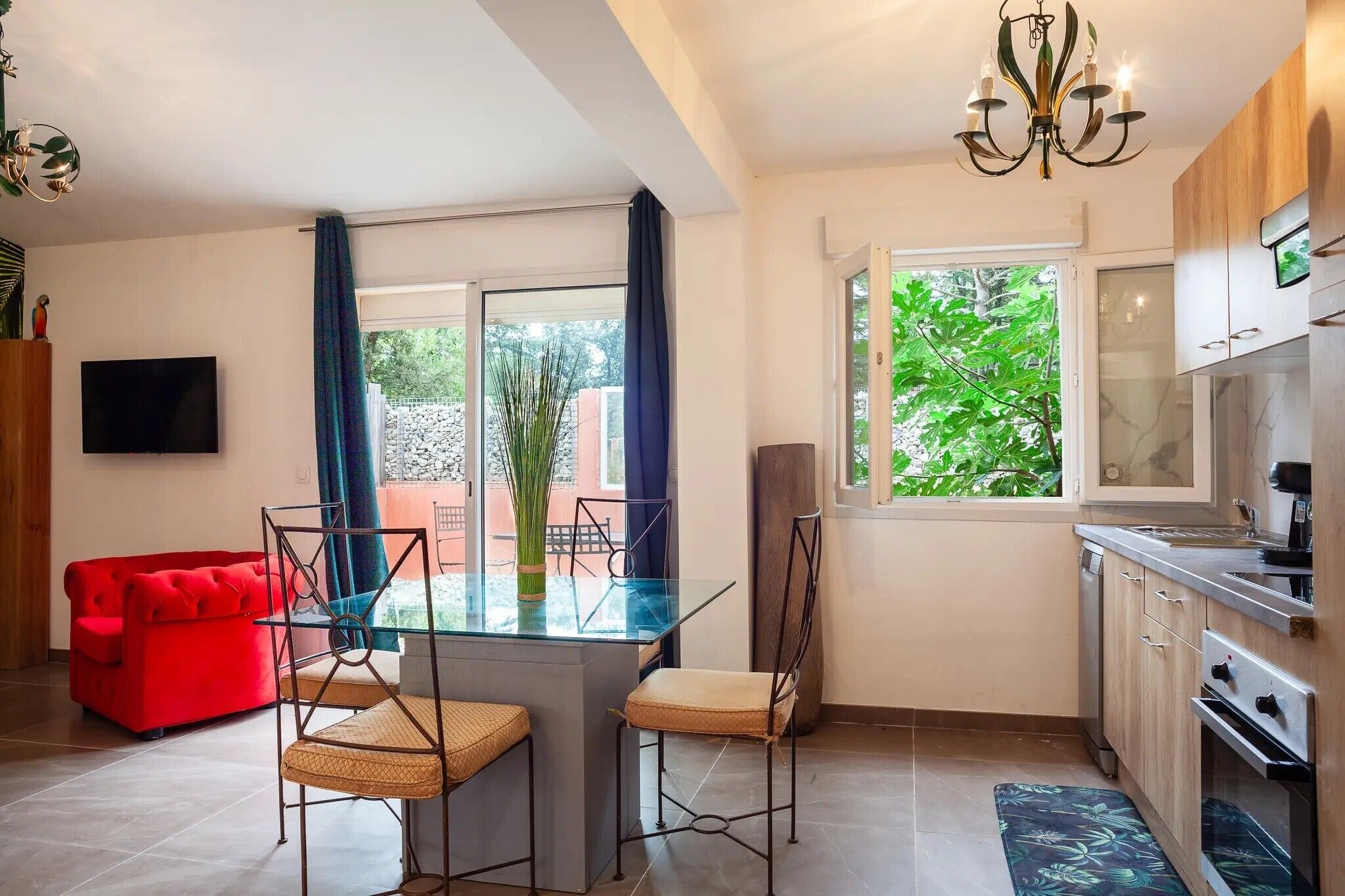 Køleskab, mikrobølgeovn, ovn, kogeplade