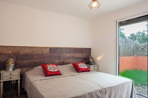 1 bedroom, free WiFi, wheelchair access - Apartment "Les Salons du Bastier 3" with Shared Pool & Wi-Fi (Ginasservis)