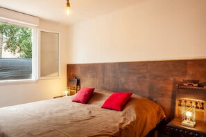 2 bedrooms, free WiFi, wheelchair access - Apartment "Les Salons du Bastier 1" with Private Terrace and Wi-Fi (Ginasservis)