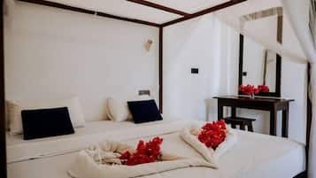 Deluxe Triple Room | Hypo-allergenic bedding, individually decorated, individually furnished