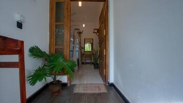 Deluxe Triple Room | Hypo-allergenic bedding, individually decorated, individually furnished