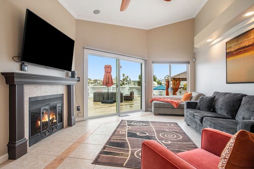 Lakefront Gem • Boat Rental • Sleeps 8 people
