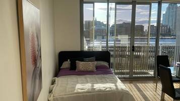 Design Apartment | Premium bedding, iron/ironing board, free WiFi, bed sheets