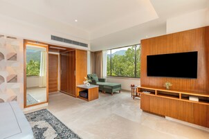 Junior Suite with Jungle View | Minibar, in-room safe, desk, laptop workspace
