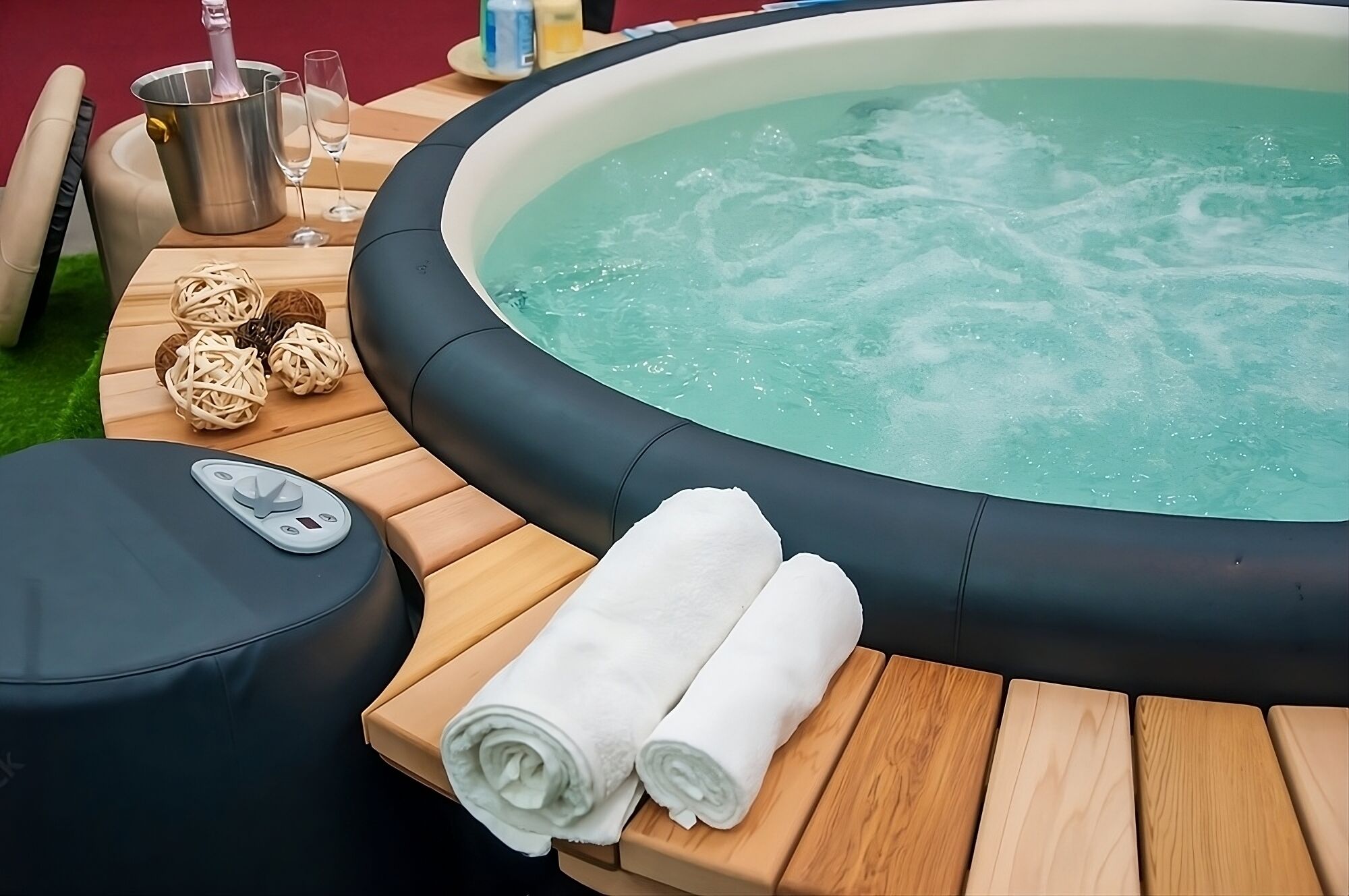 LUXURY TIGERS COTTAGE WITH OUTDOOR JACUZZI | Jetted bathtub