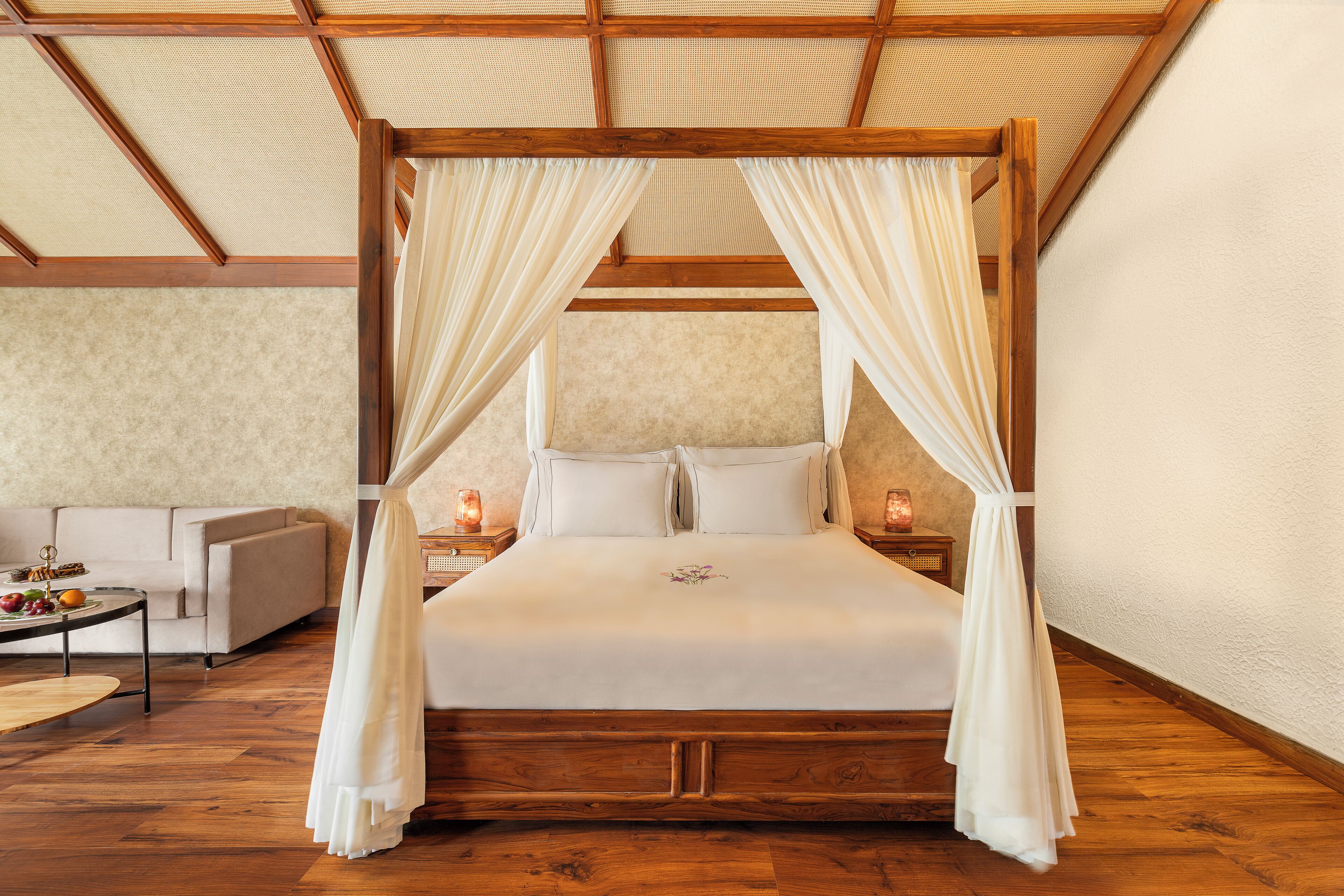 LUXURY TIGERS COTTAGE WITH OUTDOOR JACUZZI | Minibar, desk, blackout curtains, free WiFi