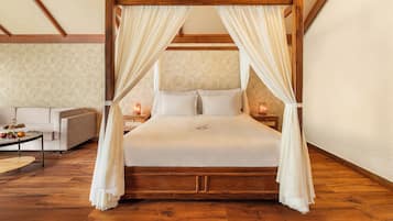 LUXURY TIGERS COTTAGE WITH OUTDOOR JACUZZI | Minibar, desk, blackout curtains, free WiFi