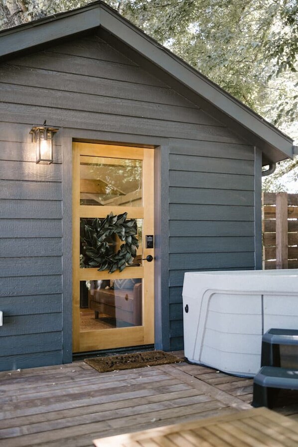 Exterior detail - Beautiful Getaway with Hot Tub (Spearfish)