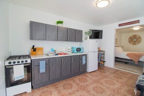 Fridge, microwave, stovetop, coffee/tea maker