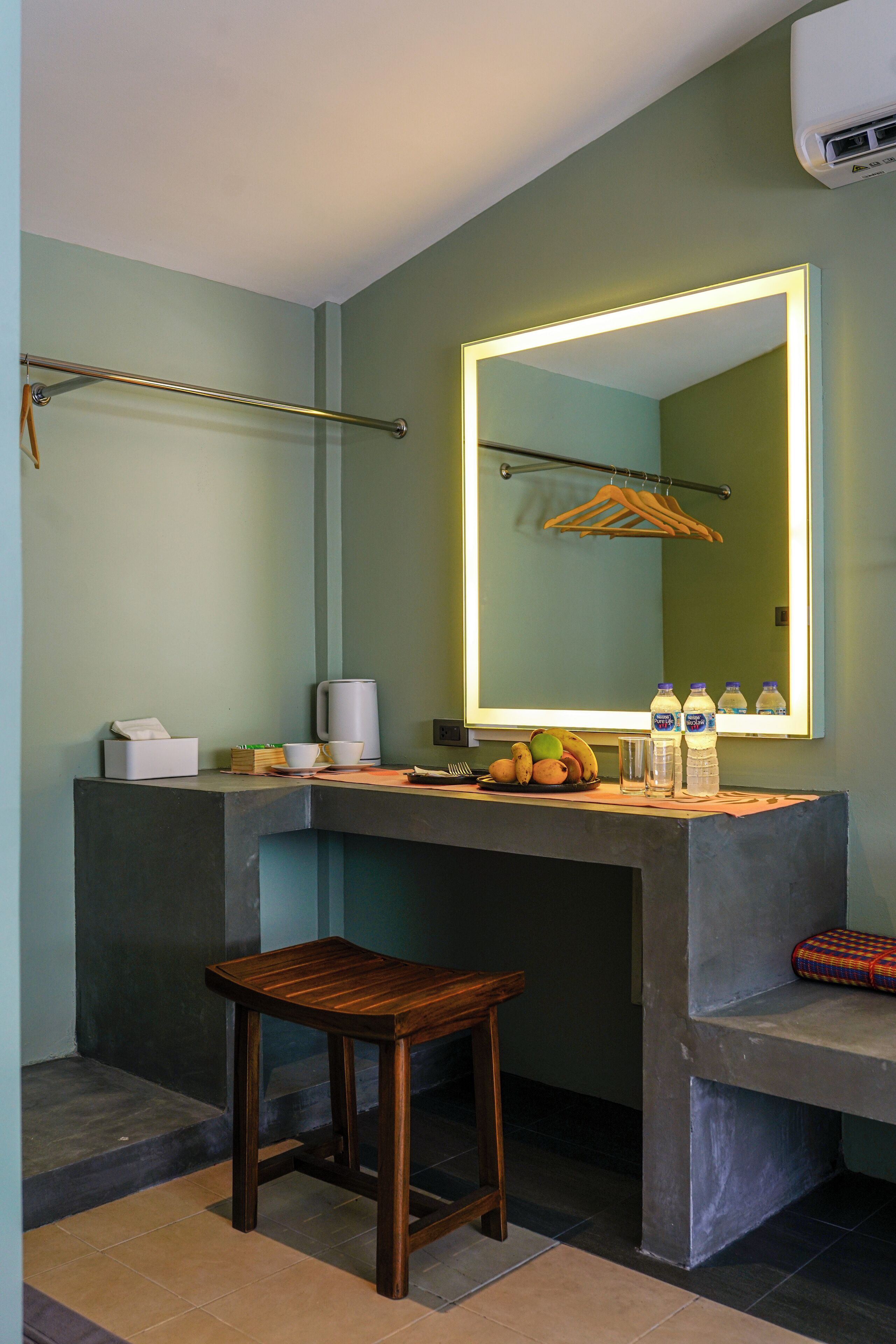 Minibar, Wi-Fi gratis, dan seprai linen