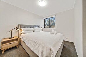 2 bedrooms, desk, iron/ironing board, WiFi