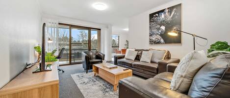 Téléviseur, bureau