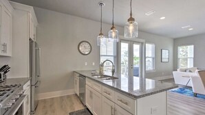 Coffee/tea maker, fridge, microwave, oven - Blue Mountain Beach Home w/ Golf Cart|Bikes|Community Pool & Hot Tub (Santa Rosa Beach)