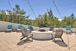 Terrace/patio - Blue Mountain Beach Home w/ Golf Cart|Bikes|Community Pool & Hot Tub (Santa Rosa Beach)