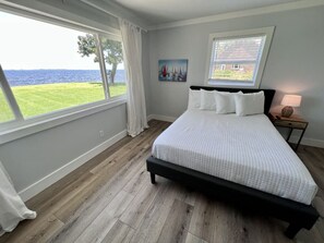 4 bedrooms, iron/ironing board, WiFi, bed sheets - The Mariana - Private Dock|Private Boat Launch|Hot Tub|Game Room (Panama City)
