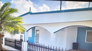 Exterior - Renovated 3 bedroom 2 bathroom just 2 blocks to beautiful  beaches ! (Arecibo)