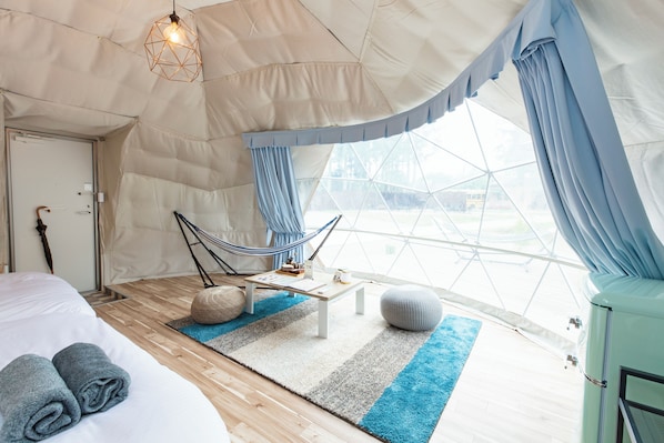 Huone | Ylelliset vuodevaatteet, ilmainen Wi-Fi, vuodevaatteet